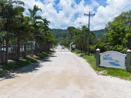 entrada a residenciales caribbena garden y jardines zona no inundable y segura