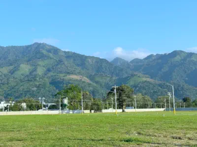 vista a la montana desde prados